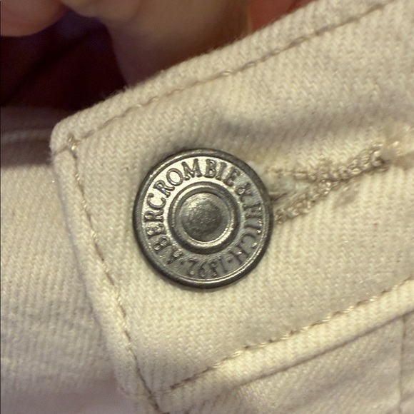 Abercrombie curve love The Dad women’s Cream Jeans size 33/16R - Picture 3 of 5
